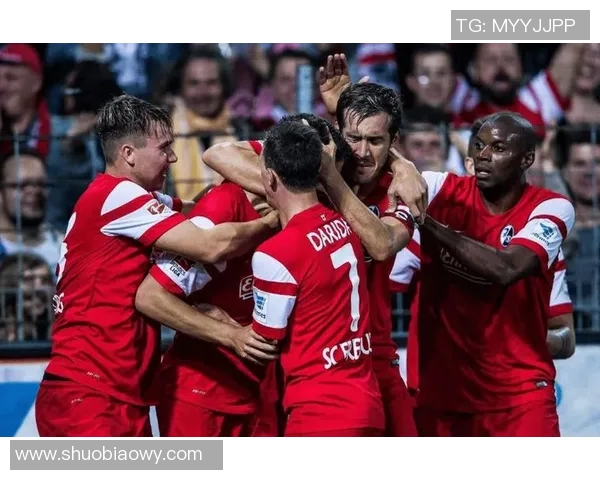 多明萨尔与弗赖堡的精彩对决揭示足球战术的魅力与激情