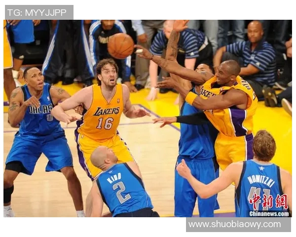 2011年小牛队与湖人队激战回顾及精彩比分分析